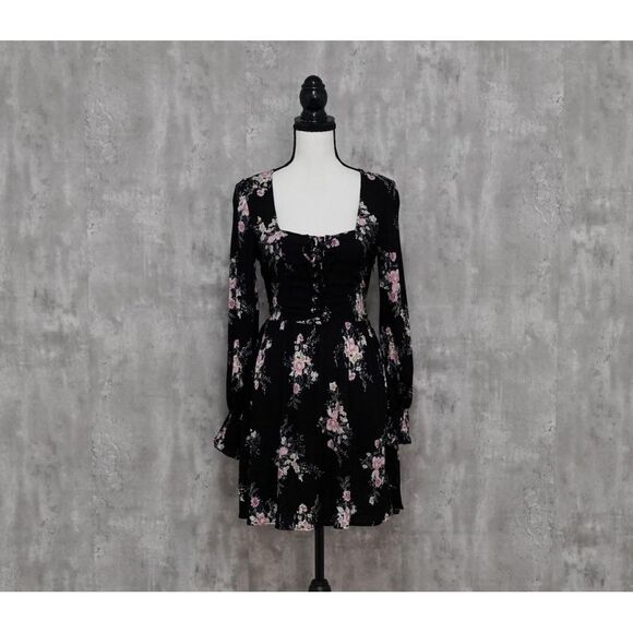 Floral American Rag brand dress,‎ super cute and versatile size medium - Picture 1 of 4